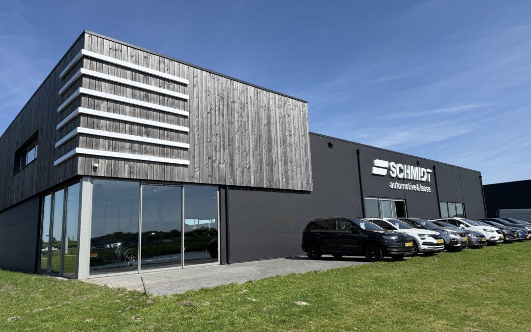 Verlichte doosletters Schmidt en wit wrappen aluminium delen
