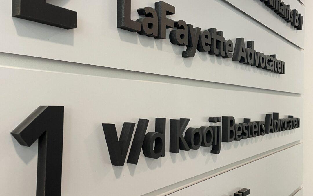 Bedrijfsnaambord met lasergesneden teksten